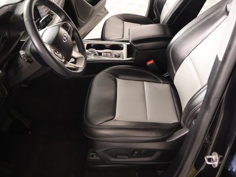 Used 2022 Ford Explorer XLT w/ Equipment Group 202A AWD/4WD image 12