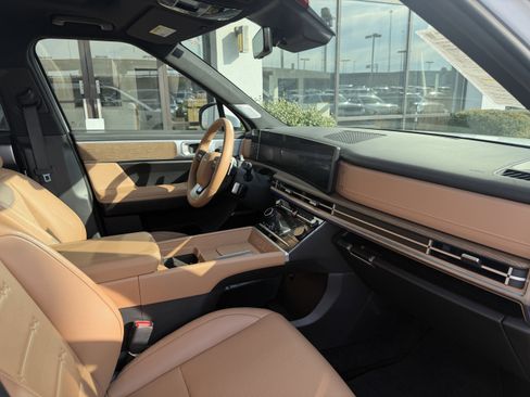 Certified 2025 Hyundai Santa Fe Limited image 24
