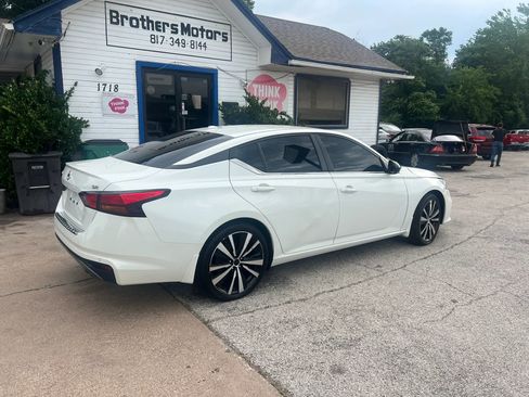 Used 2021 Nissan Altima 2.5 SR FWD image 4