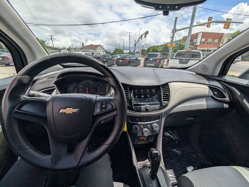 Used 2019 Chevrolet Trax LS FWD image 21