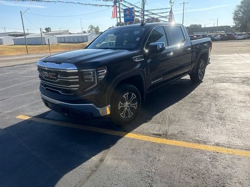 Used 2025 GMC Sierra 1500 SLT AWD/4WD image 9