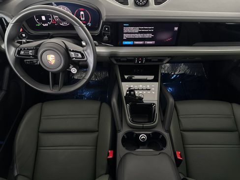 Certified 2025 Porsche Cayenne Coupe image 6