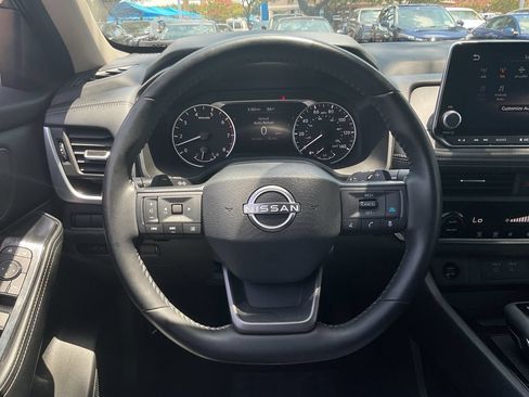 Used 2025 Nissan Rogue SV FWD image 26