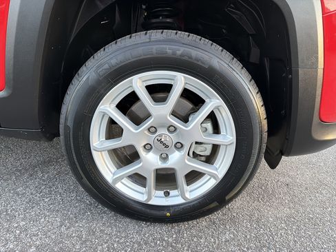 Used 2023 Jeep Renegade Latitude image 13