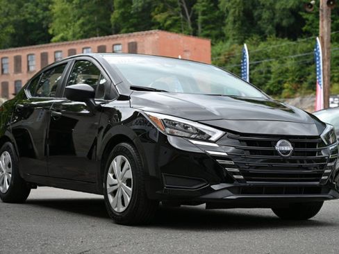 Used 2025 Nissan Versa S FWD image 7