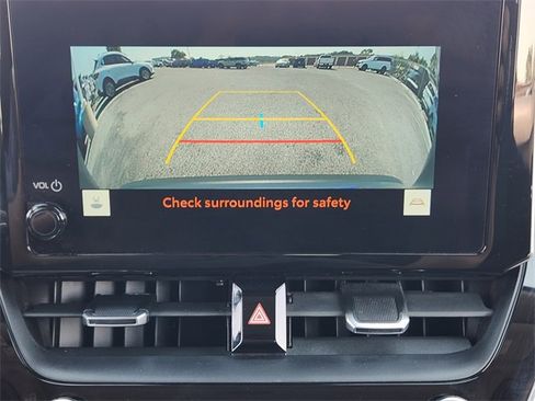 Used 2023 Toyota Corolla Cross XLE image 18