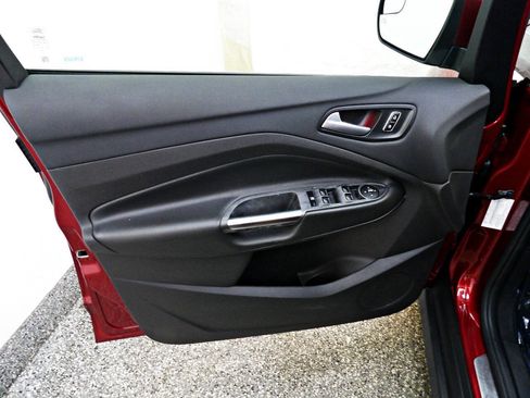 Used 2016 Ford C-MAX Energi SEL w/ Equipment Group 302A FWD image 7