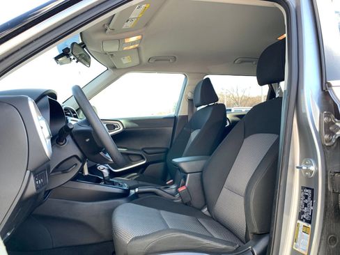 Used 2025 Kia Soul LX w/ LX Technology Package image 24