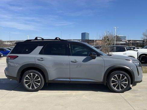 New 2026 Nissan Pathfinder Platinum FWD image 3