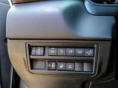Used 2025 Toyota Tundra Limited AWD/4WD image 16