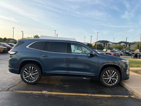 Used 2025 Buick Enclave Avenir w/ Trailering Package, 5000 lbs. AWD/4WD image 3