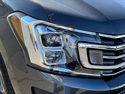Used 2019 Ford Expedition XLT image 32