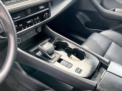 Certified 2023 Nissan Rogue SV FWD image 16