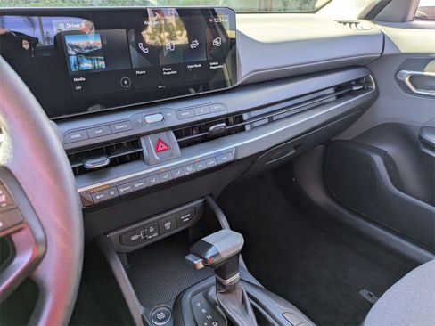 Used 2025 Kia K4 LXS image 20