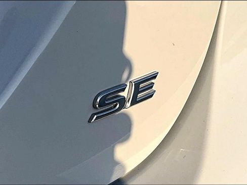 Used 2022 Toyota Camry SE FWD image 22