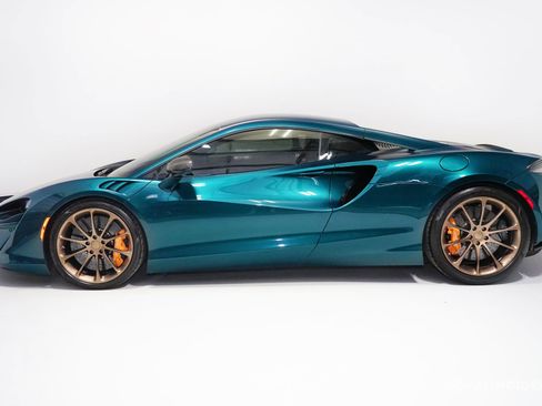 Used 2024 McLaren Artura RWD image 5