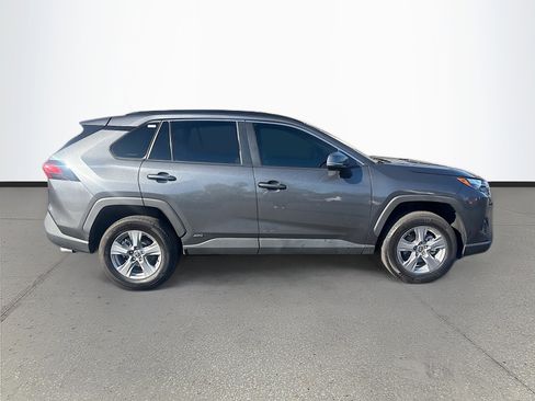 Used 2022 Toyota RAV4 XLE image 7
