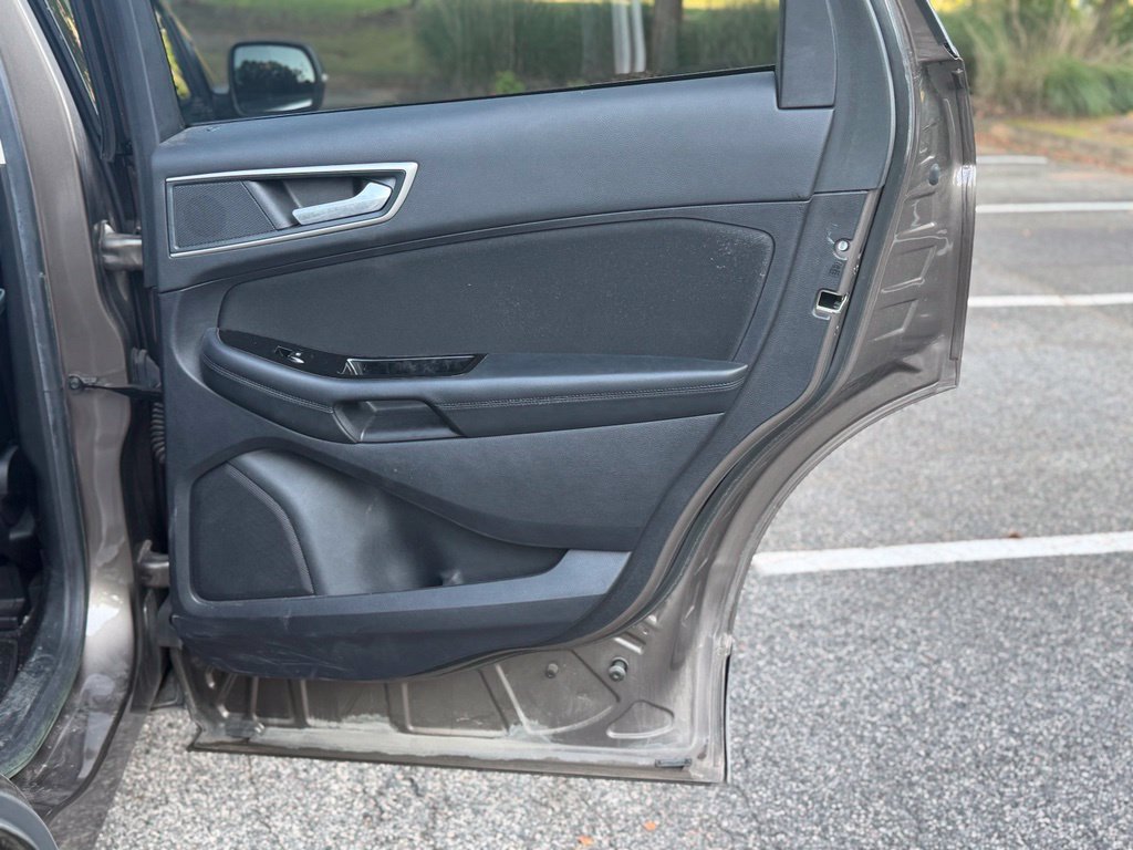 Used 2019 Ford Edge SEL FWD image 17