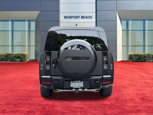 New 2026 Land Rover Defender 130 X-Dynamic SE image 10