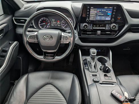 Used 2022 Toyota Highlander XSE AWD/4WD image 28