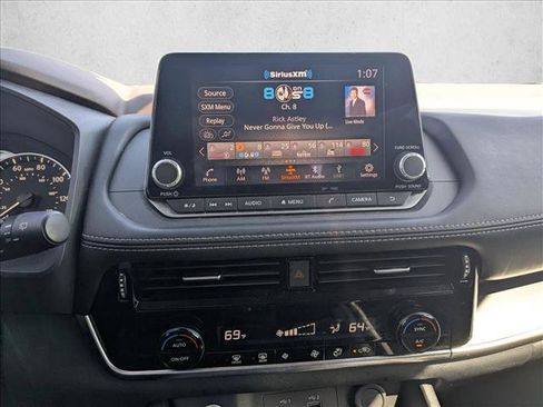 Used 2023 Nissan Rogue SV image 12