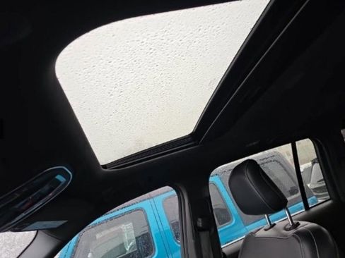 Used 2023 Jeep Grand Cherokee Altitude image 4