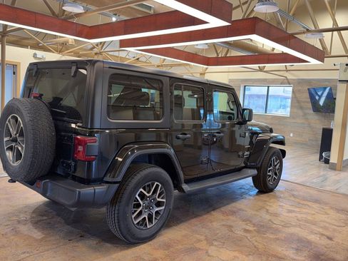 Used 2024 Jeep Wrangler Unlimited Sahara image 4