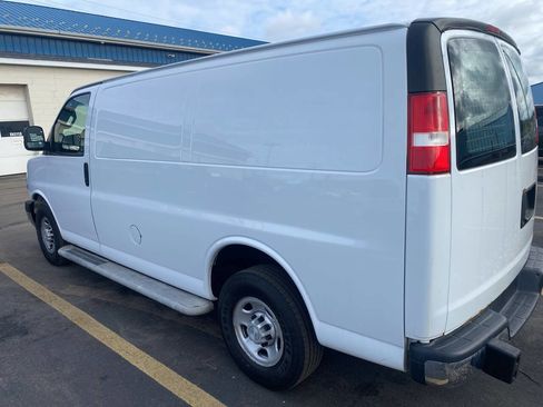 Used 2018 Chevrolet Express 2500 w/ Driver Convenience Package image 9