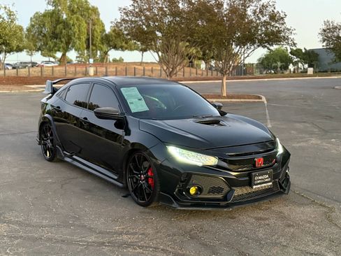 Used 2018 Honda Civic Type R image 2