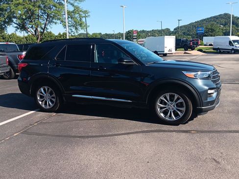 Used 2023 Ford Explorer XLT w/ Equipment Group 202A AWD/4WD image 2