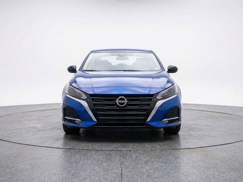 Used 2025 Nissan Altima 2.5 SV image 2