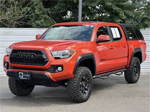 Used 2016 Toyota Tacoma TRD Off-Road AWD/4WD image 6