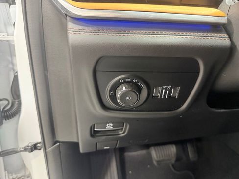 Used 2023 Jeep Grand Cherokee L Summit AWD/4WD image 19