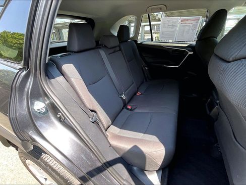 Used 2021 Toyota RAV4 LE image 23