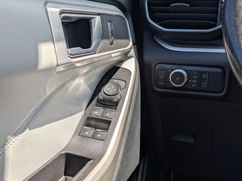 Certified 2022 Ford Explorer XLT w/ Equipment Group 202A AWD/4WD image 22