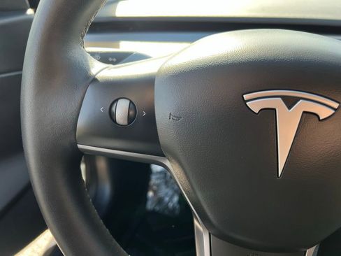 Used 2021 Tesla Model 3 Standard Range Plus image 34