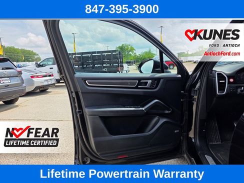 Used 2019 Porsche Cayenne S AWD/4WD image 14