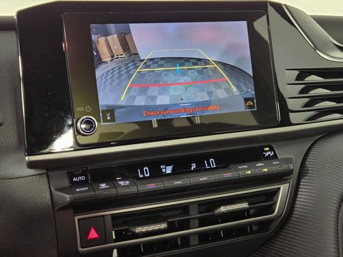 Used 2025 Toyota Camry SE w/ Convenience Package FWD image 18
