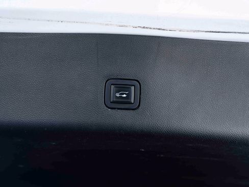 Used 2019 Chevrolet Traverse LT FWD image 42