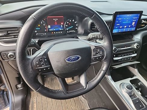 Used 2020 Ford Explorer XLT w/ Equipment Group 202A AWD/4WD image 9
