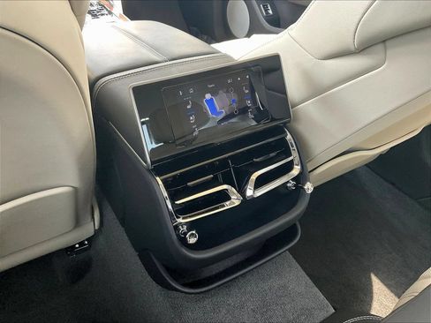 Used 2021 Bentley Flying Spur V8 AWD/4WD image 10