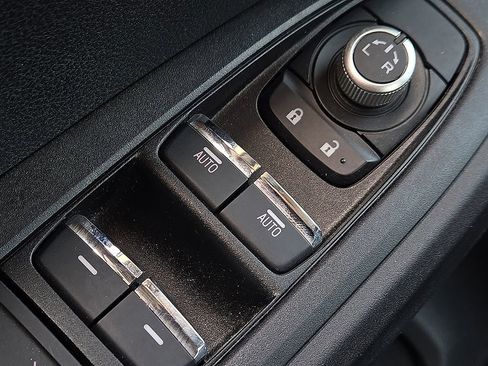 Certified 2025 Subaru Crosstrek 2.5i Limited image 18