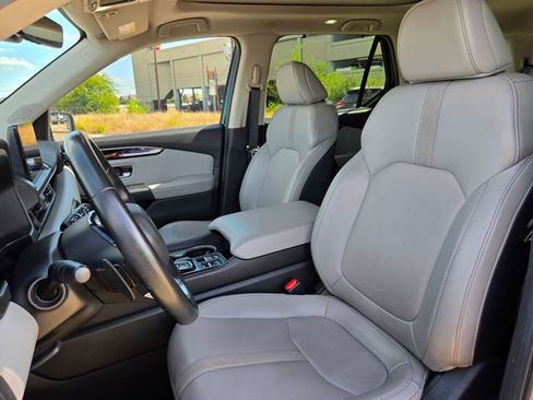 Used 2024 Honda Pilot Touring image 11