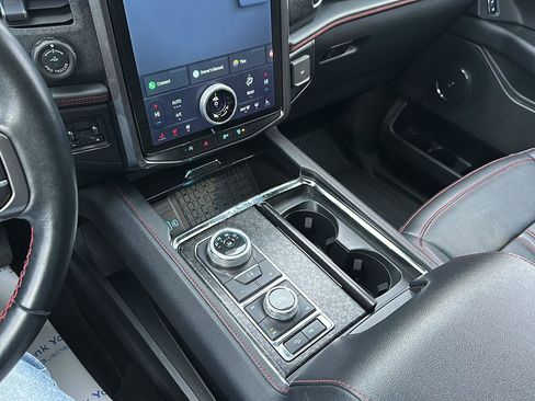 Used 2024 Ford Expedition Limited image 38