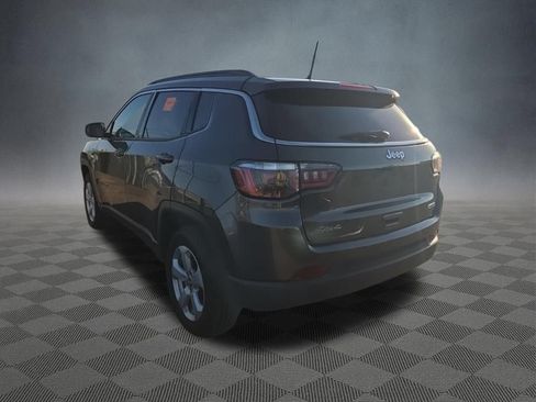 Used 2018 Jeep Compass Latitude w/ Cold Weather Group AWD/4WD image 4