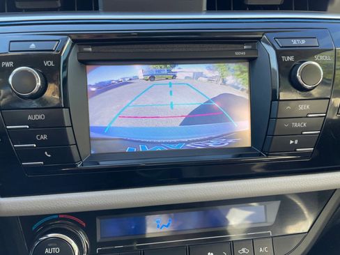 Used 2014 Toyota Corolla LE image 9