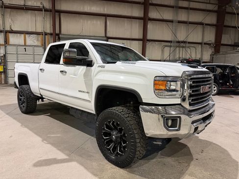 Used 2018 GMC Sierra 2500 SLT w/ Duramax Plus Package AWD/4WD image 2