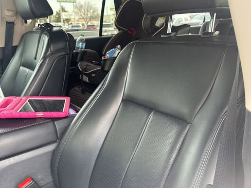 Used 2023 Ford Expedition Max XLT image 2