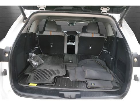 Used 2023 Toyota Highlander Bronze Edition image 9