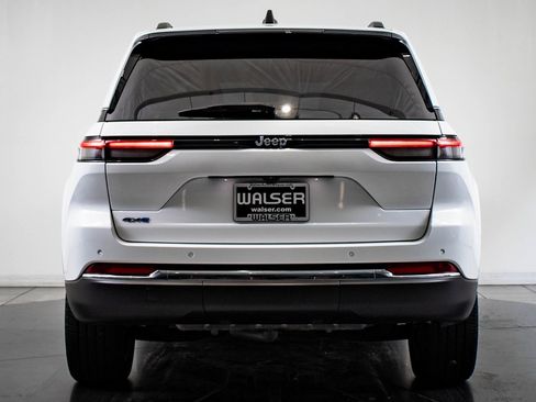 Used 2023 Jeep Grand Cherokee 4WD 4xe image 10
